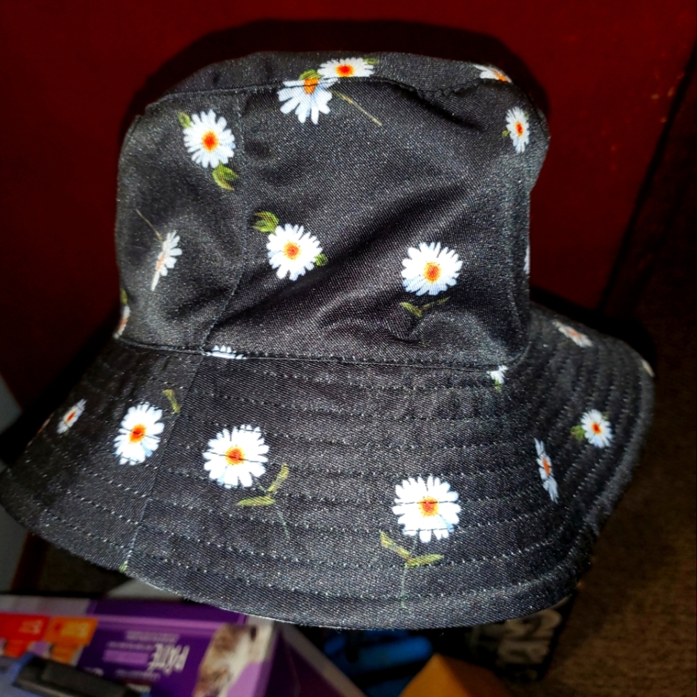 Alice & Olivia Reversible Daisy Bucket Hat